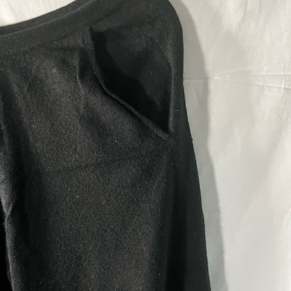 TSE 100% cashmere Bermuda shorts in black - Picture 3 of 5